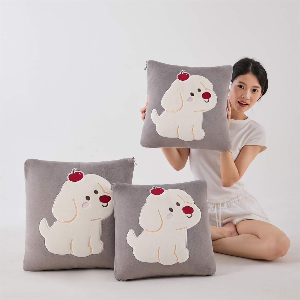 91家纺网 家纺一手货源 找家纺 哩哩熊2025抱枕被子两用加厚牛奶绒二合一汽车载枕头办公室午睡毯子冬天靠枕-樱桃小狗 樱桃小狗-深灰