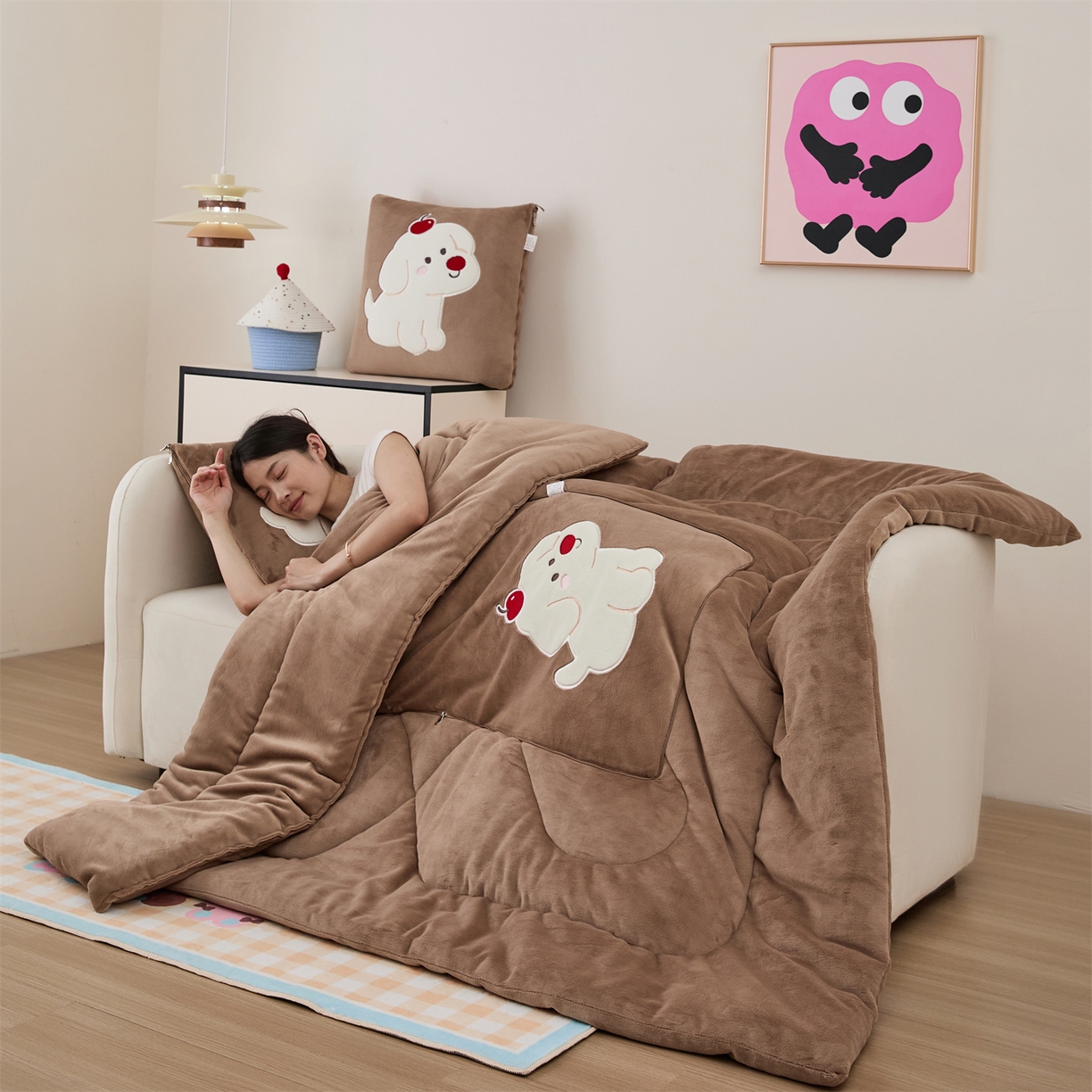 91家纺网 家纺一手货源 找家纺 哩哩熊2025抱枕被子两用加厚牛奶绒二合一汽车载枕头办公室午睡毯子冬天靠枕-樱桃小狗 樱桃小狗-深咖