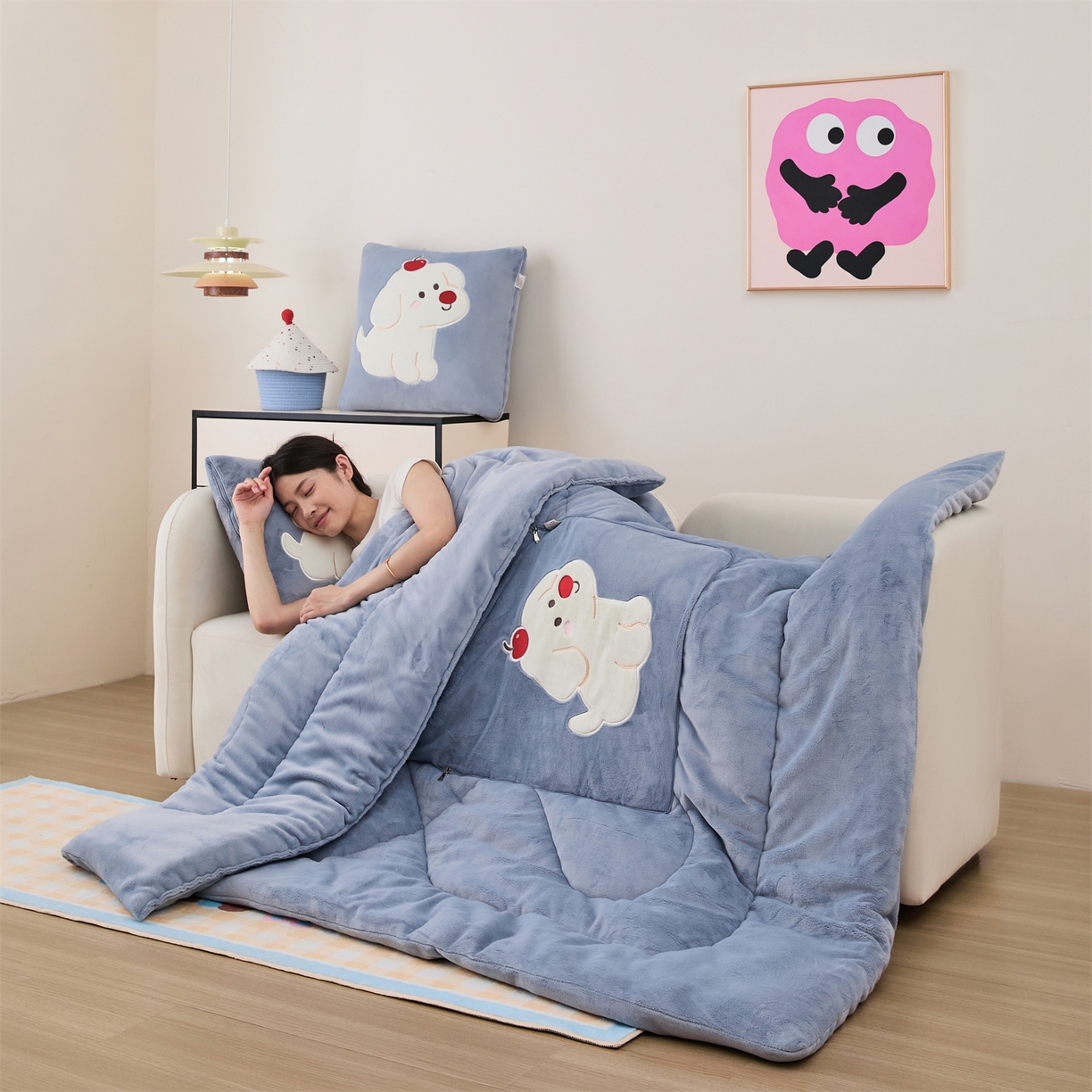 91家纺网 家纺一手货源 找家纺 哩哩熊2025抱枕被子两用加厚牛奶绒二合一汽车载枕头办公室午睡毯子冬天靠枕-樱桃小狗 樱桃小狗-雾蓝