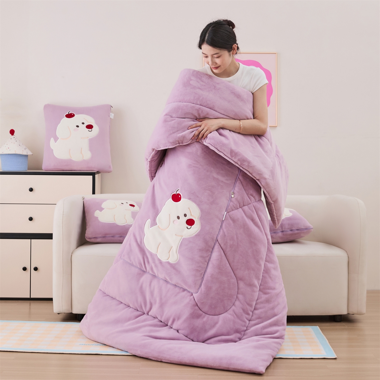 91家纺网 家纺一手货源 找家纺 哩哩熊2025抱枕被子两用加厚牛奶绒二合一汽车载枕头办公室午睡毯子冬天靠枕-樱桃小狗 樱桃小狗-香芋紫