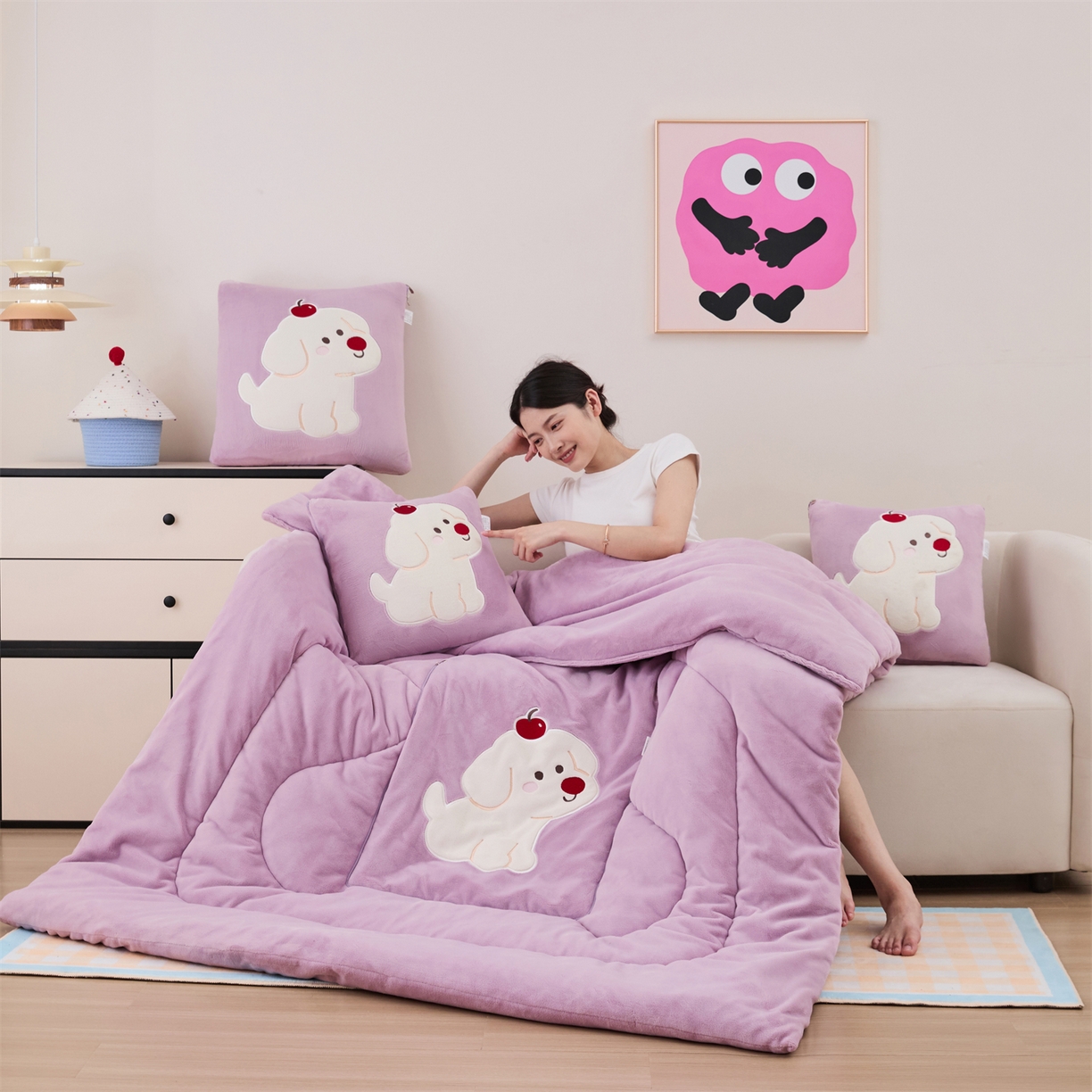 91家纺网 家纺一手货源 找家纺 哩哩熊2025抱枕被子两用加厚牛奶绒二合一汽车载枕头办公室午睡毯子冬天靠枕-樱桃小狗 樱桃小狗-香芋紫