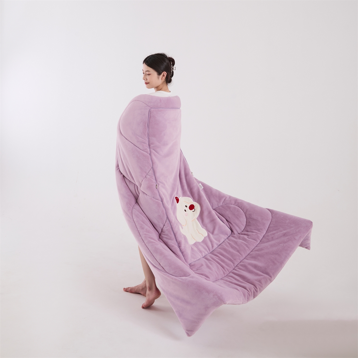 91家纺网 家纺一手货源 找家纺 哩哩熊2025抱枕被子两用加厚牛奶绒二合一汽车载枕头办公室午睡毯子冬天靠枕-樱桃小狗 樱桃小狗-香芋紫