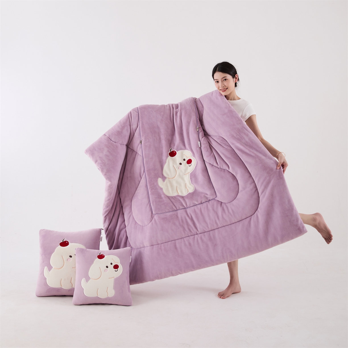91家纺网 家纺一手货源 找家纺 哩哩熊2025抱枕被子两用加厚牛奶绒二合一汽车载枕头办公室午睡毯子冬天靠枕-樱桃小狗 樱桃小狗-香芋紫