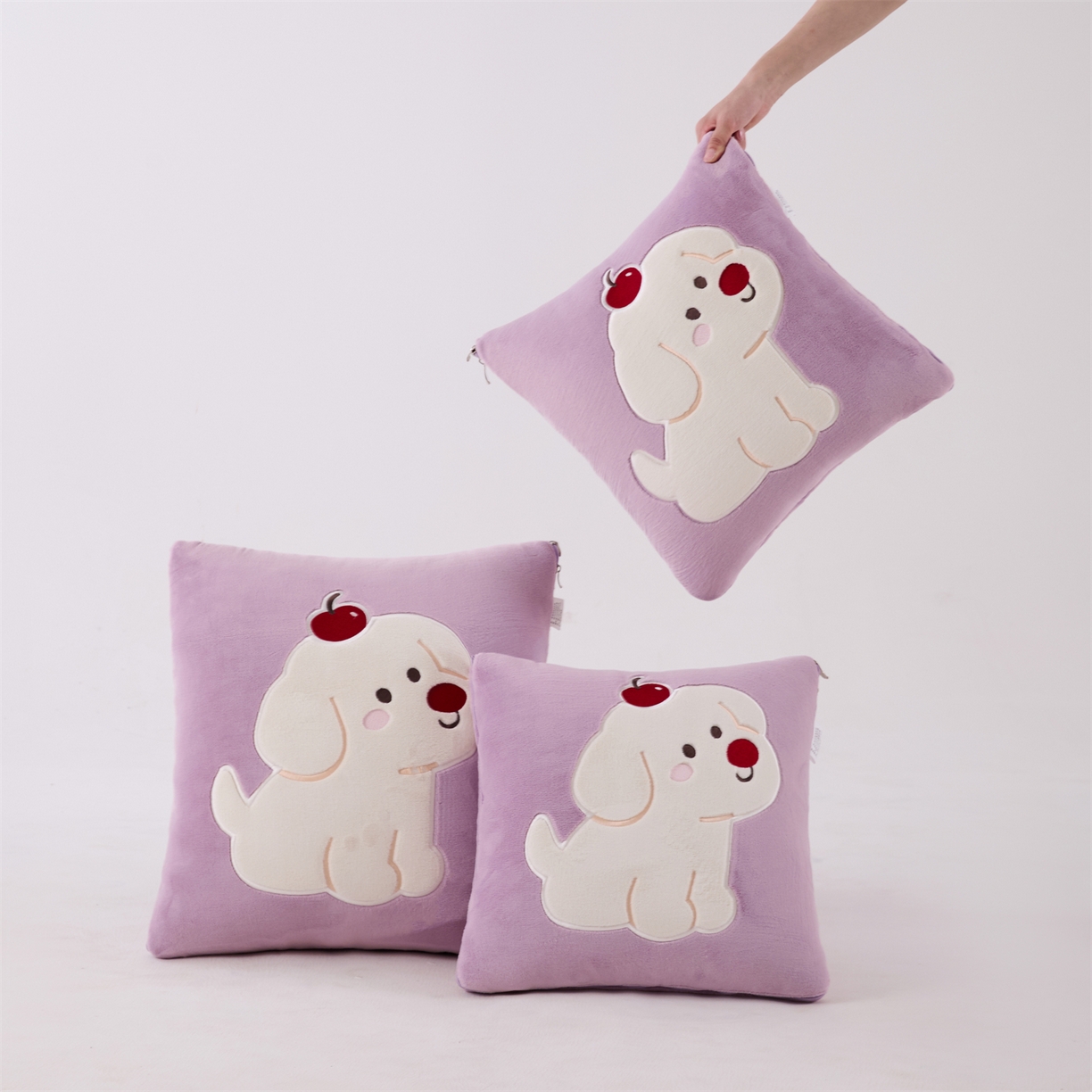 91家纺网 家纺一手货源 找家纺 哩哩熊2025抱枕被子两用加厚牛奶绒二合一汽车载枕头办公室午睡毯子冬天靠枕-樱桃小狗 樱桃小狗-香芋紫