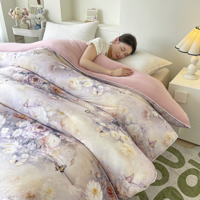 91家纺网 家纺一手货源 找家纺 小禹仔家纺  2025新款亲肤柔软大豆被数码印花针织棉大豆被冬被子被芯春秋被 红秀里粉