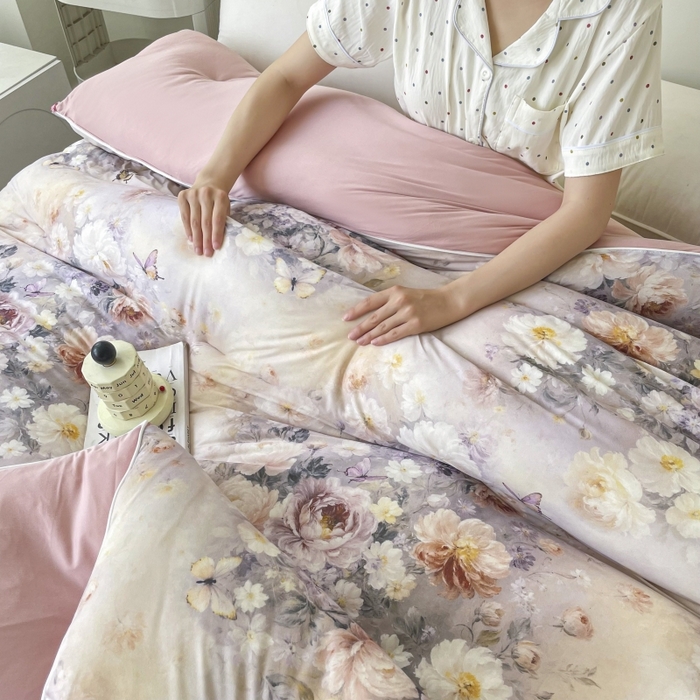 91家纺网 家纺一手货源 找家纺 小禹仔家纺  2025新款亲肤柔软大豆被数码印花针织棉大豆被冬被子被芯春秋被 红秀里粉