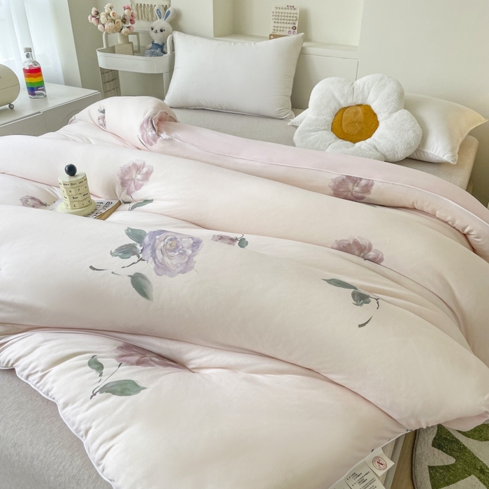 91家纺网 家纺一手货源 找家纺 小禹仔家纺  2025新款亲肤柔软大豆被数码印花针织棉大豆被冬被子被芯春秋被 眷恋粉