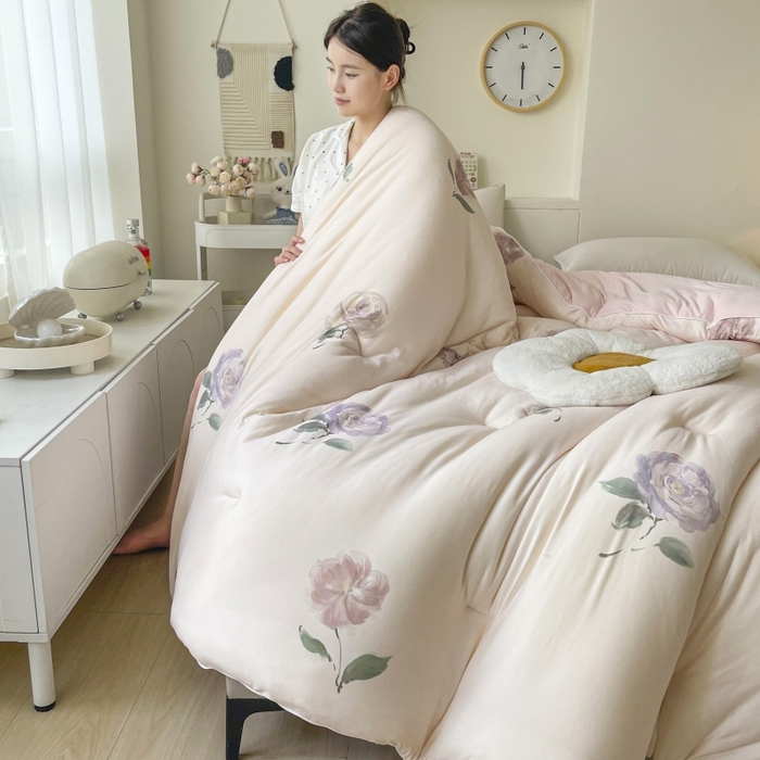 91家纺网 家纺一手货源 找家纺 小禹仔家纺  2025新款亲肤柔软大豆被数码印花针织棉大豆被冬被子被芯春秋被 眷恋粉