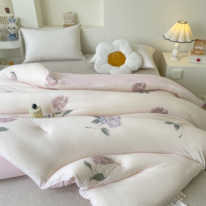 91家纺网 家纺一手货源 找家纺 小禹仔家纺  2025新款亲肤柔软大豆被数码印花针织棉大豆被冬被子被芯春秋被 眷恋粉