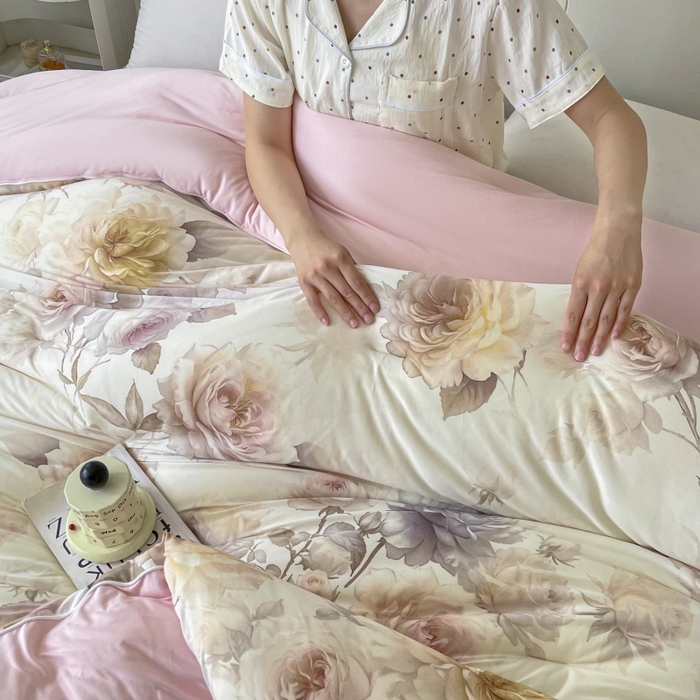 91家纺网 家纺一手货源 找家纺 小禹仔家纺  2025新款亲肤柔软大豆被数码印花针织棉大豆被冬被子被芯春秋被 俏佳人咖