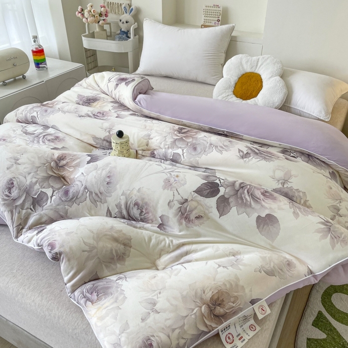 91家纺网 家纺一手货源 找家纺 小禹仔家纺  2025新款亲肤柔软大豆被数码印花针织棉大豆被冬被子被芯春秋被 俏佳人紫