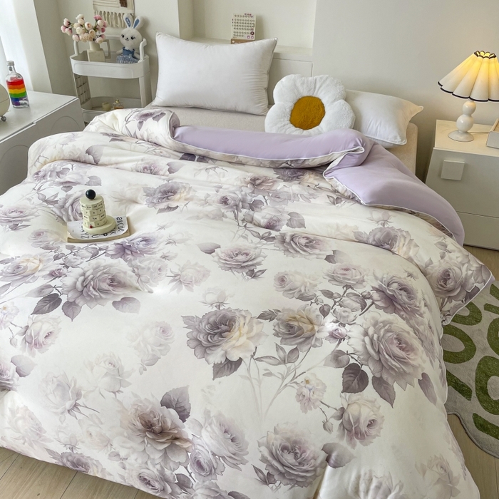 91家纺网 家纺一手货源 找家纺 小禹仔家纺  2025新款亲肤柔软大豆被数码印花针织棉大豆被冬被子被芯春秋被 俏佳人紫