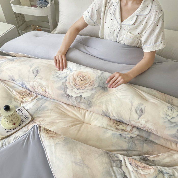 91家纺网 家纺一手货源 找家纺 小禹仔家纺  2025新款亲肤柔软大豆被数码印花针织棉大豆被冬被子被芯春秋被 云裳兰