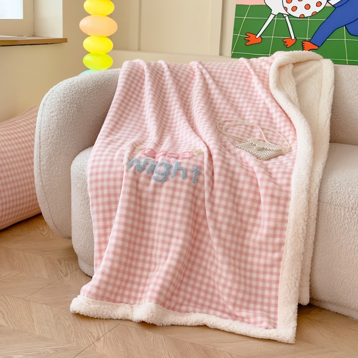 91家纺网 家纺一手货源 找家纺 布柔 2025新款高克重加厚印花毛巾刺绣牛奶绒羊羔绒盖毯双层毛毯午休毯卡通多功能沙发毯子 泡芙粉盖毯