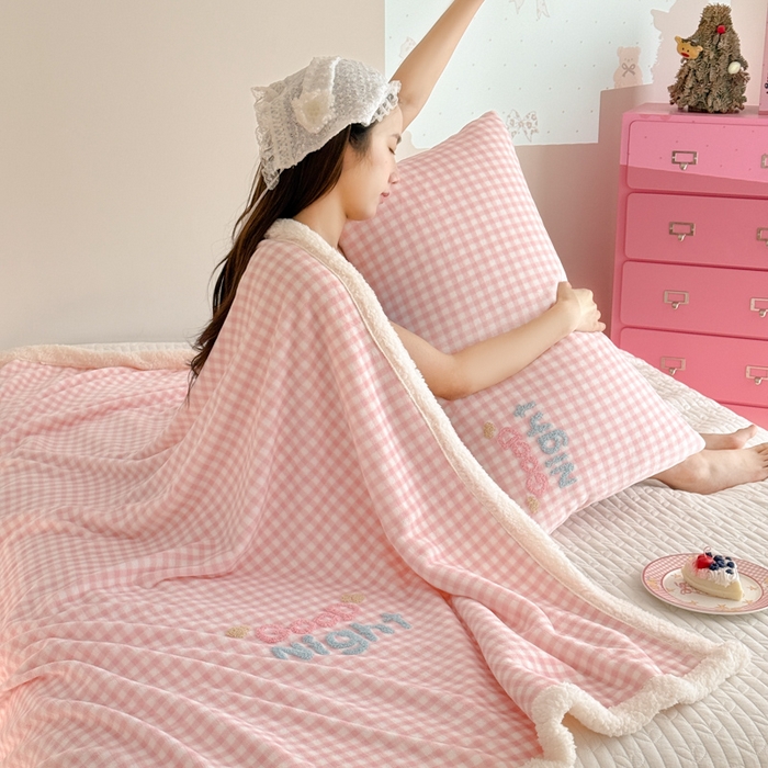 91家纺网 家纺一手货源 找家纺 布柔 2025新款高克重加厚印花毛巾刺绣牛奶绒羊羔绒盖毯双层毛毯午休毯卡通多功能沙发毯子 泡芙粉盖毯