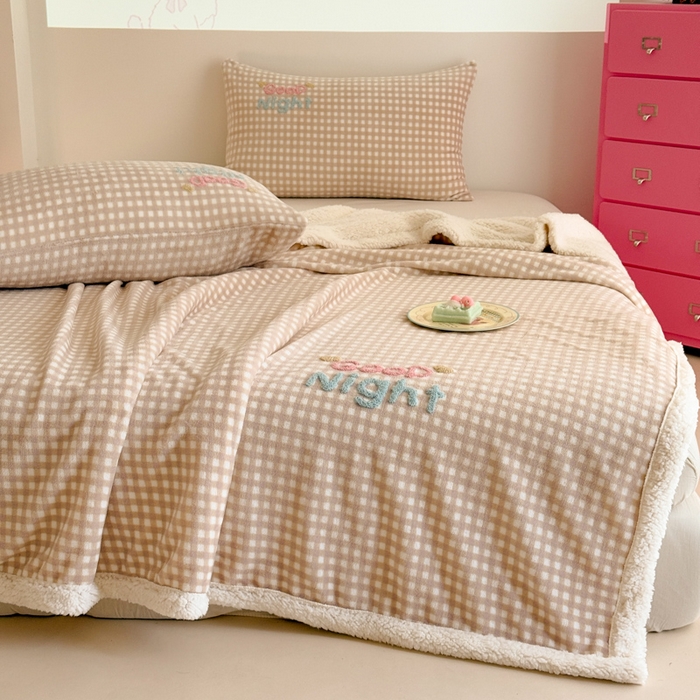 91家纺网 家纺一手货源 找家纺 布柔 2025新款高克重加厚印花毛巾刺绣牛奶绒羊羔绒盖毯双层毛毯午休毯卡通多功能沙发毯子 泡芙咖盖毯