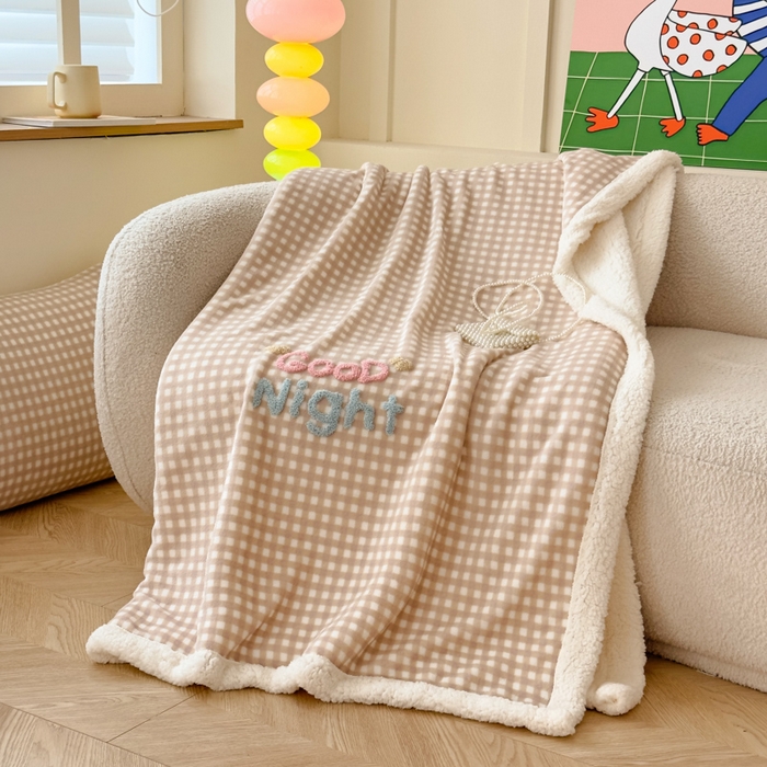 91家纺网 家纺一手货源 找家纺 布柔 2025新款高克重加厚印花毛巾刺绣牛奶绒羊羔绒盖毯双层毛毯午休毯卡通多功能沙发毯子 泡芙咖盖毯