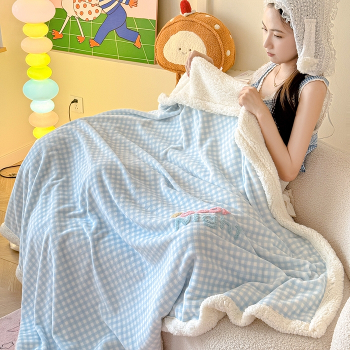 91家纺网 家纺一手货源 找家纺 布柔 2025新款高克重加厚印花毛巾刺绣牛奶绒羊羔绒盖毯双层毛毯午休毯卡通多功能沙发毯子 泡芙蓝盖毯