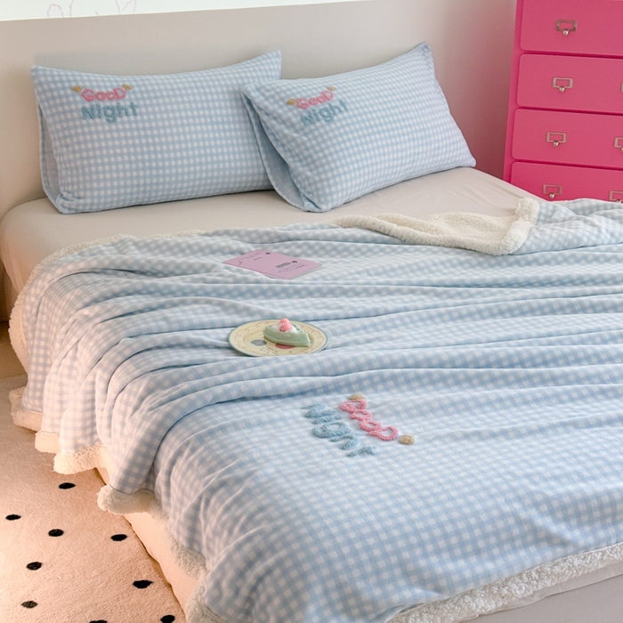 91家纺网 家纺一手货源 找家纺 布柔 2025新款高克重加厚印花毛巾刺绣牛奶绒羊羔绒盖毯双层毛毯午休毯卡通多功能沙发毯子 泡芙蓝盖毯