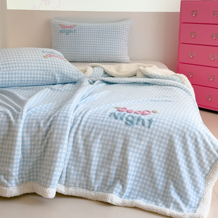 91家纺网 家纺一手货源 找家纺 布柔 2025新款高克重加厚印花毛巾刺绣牛奶绒羊羔绒盖毯双层毛毯午休毯卡通多功能沙发毯子 泡芙蓝盖毯