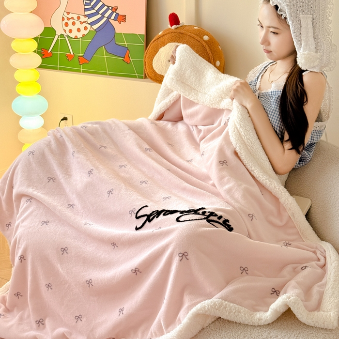 91家纺网 家纺一手货源 找家纺 布柔 2025新款高克重加厚印花毛巾刺绣牛奶绒羊羔绒盖毯双层毛毯午休毯卡通多功能沙发毯子 甜心粉盖毯