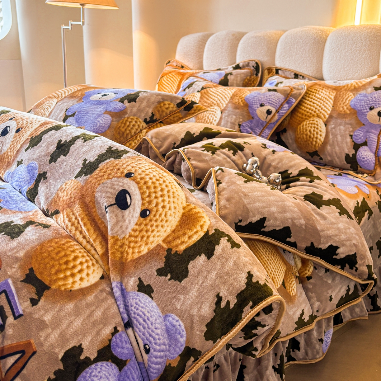 91家纺网 家纺一手货源 找家纺 新8.5-9.5斤法莱绒四件套珊瑚牛奶金貂绒四件套床裙 布偶熊