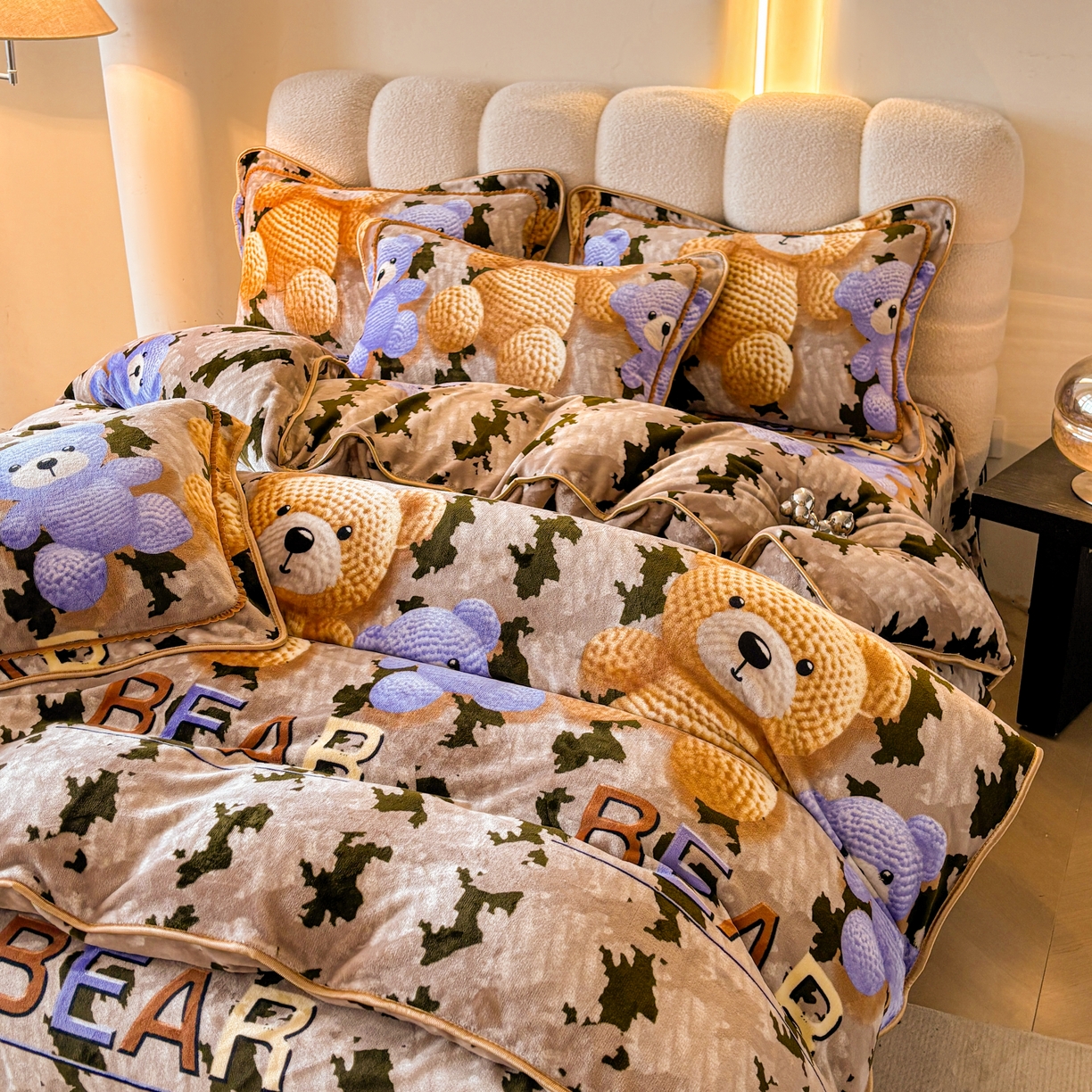 91家纺网 家纺一手货源 找家纺 新8.5-9.5斤法莱绒四件套珊瑚牛奶金貂绒四件套床裙 布偶熊