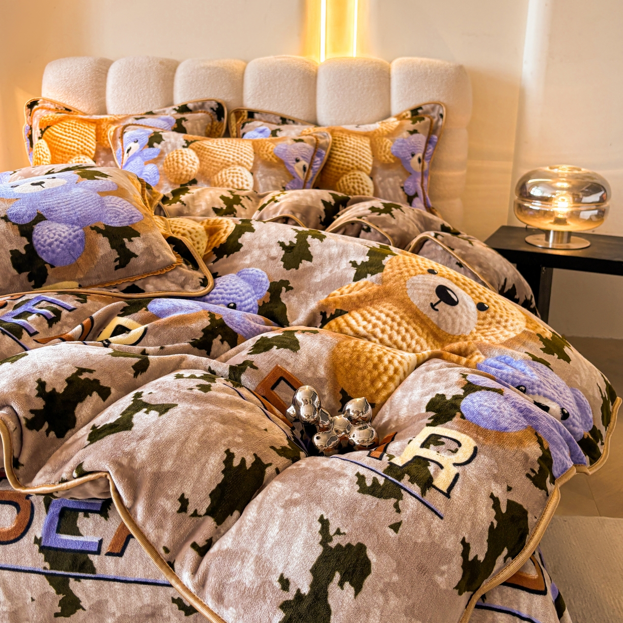 91家纺网 家纺一手货源 找家纺 新8.5-9.5斤法莱绒四件套珊瑚牛奶金貂绒四件套床裙 布偶熊