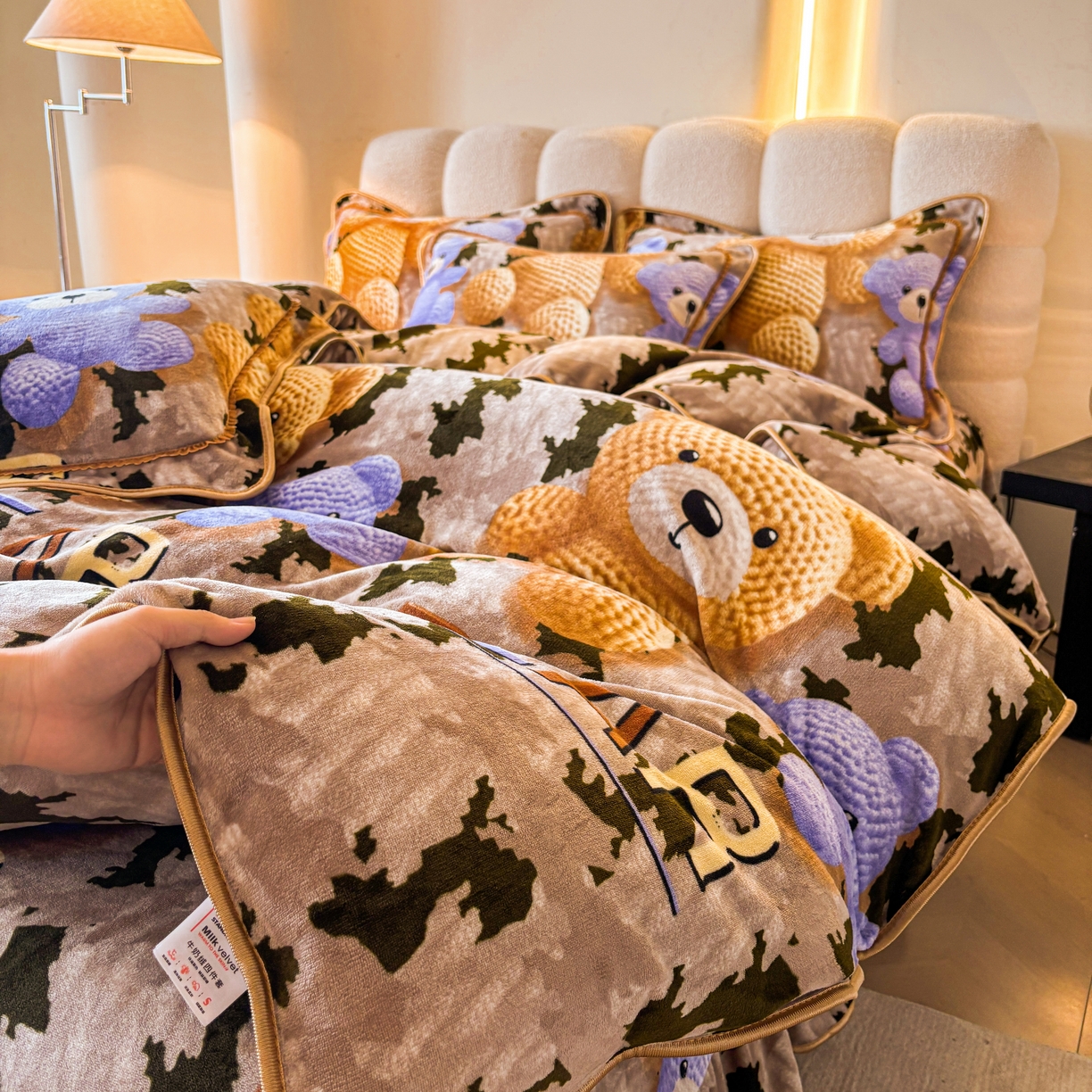 91家纺网 家纺一手货源 找家纺 新8.5-9.5斤法莱绒四件套珊瑚牛奶金貂绒四件套床裙 布偶熊