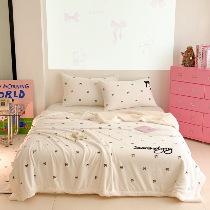 91家纺网 家纺一手货源 找家纺 布柔 2025新款高克重加厚印花毛巾刺绣牛奶绒羊羔绒盖毯双层毛毯午休毯卡通多功能沙发毯子 甜心米盖毯