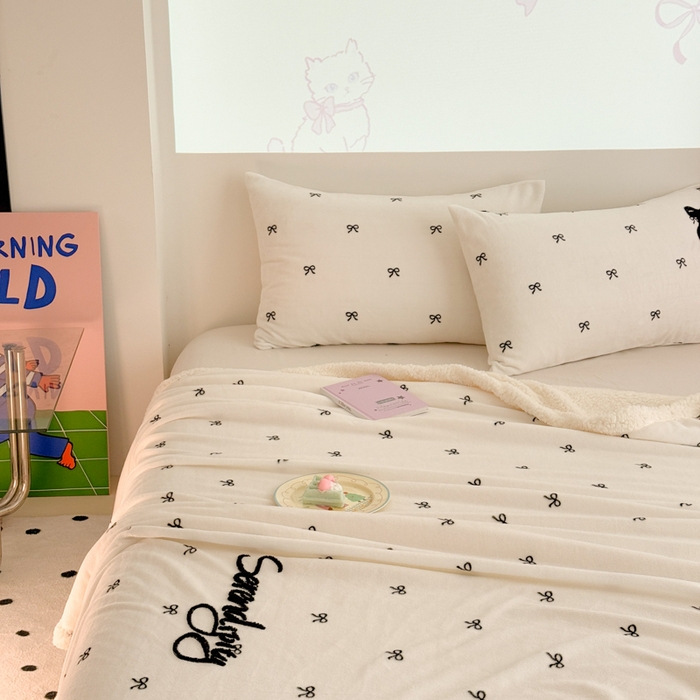 91家纺网 家纺一手货源 找家纺 布柔 2025新款高克重加厚印花毛巾刺绣牛奶绒羊羔绒盖毯双层毛毯午休毯卡通多功能沙发毯子 甜心米盖毯