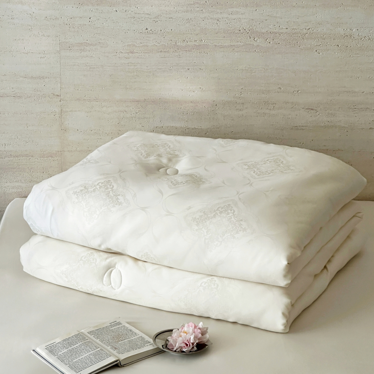 91家纺网 家纺一手货源 找家纺 傲蕾良品 2025新款睡梦森林【高奢养生】蚕丝大豆养生被 典雅白