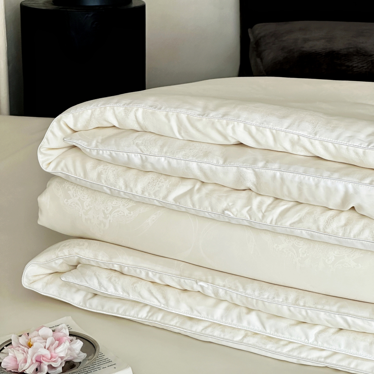 91家纺网 家纺一手货源 找家纺 傲蕾良品 2025新款睡梦森林【高奢养生】蚕丝大豆养生被 典雅白