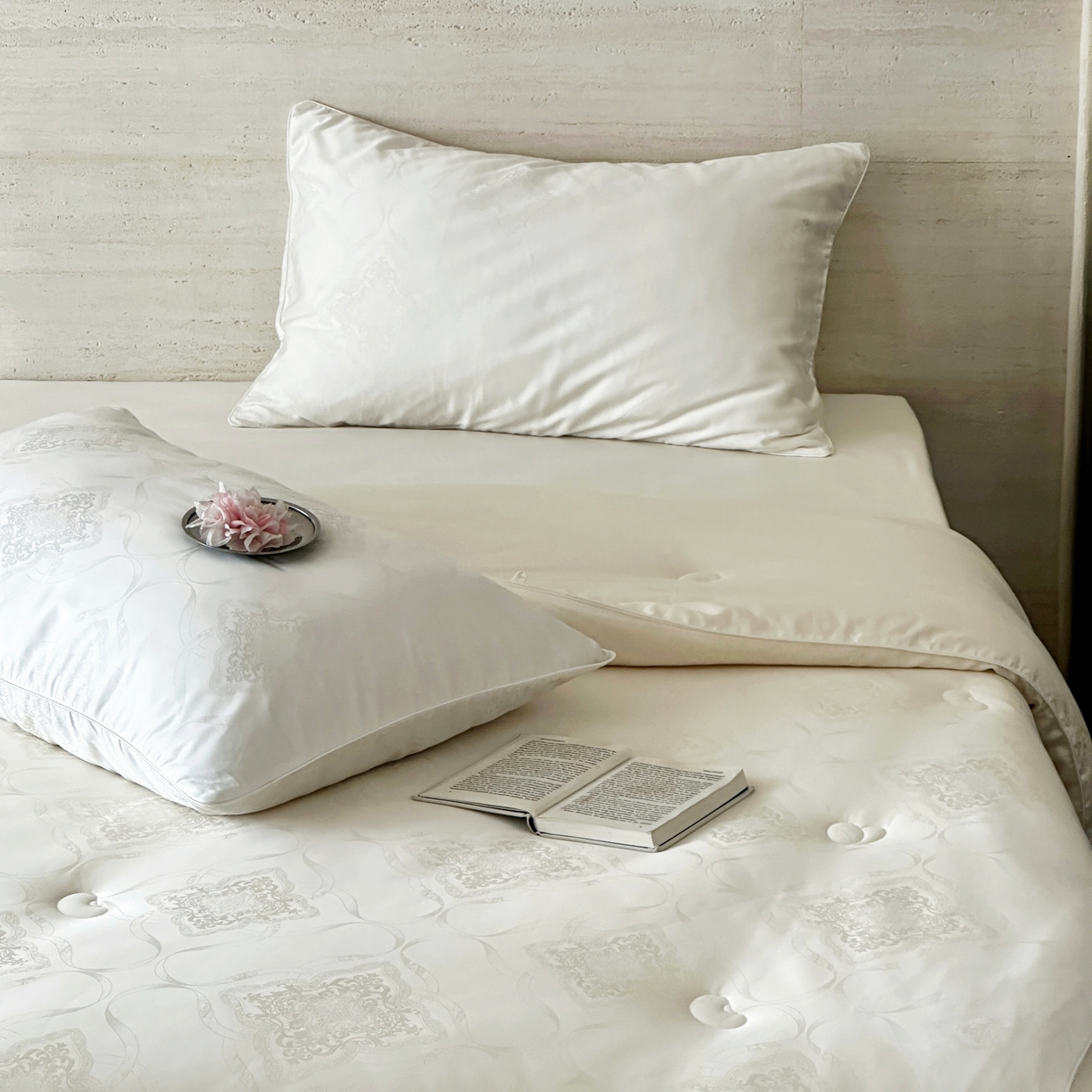 91家纺网 家纺一手货源 找家纺 傲蕾良品 2025新款睡梦森林【高奢养生】蚕丝大豆养生被 典雅白