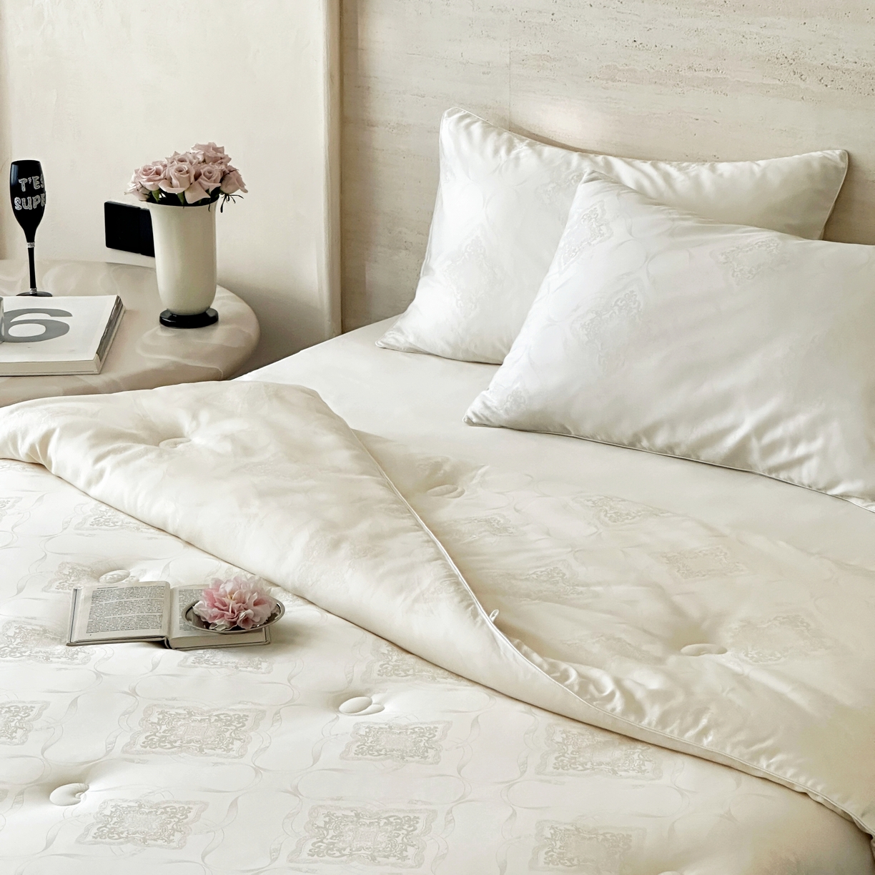 91家纺网 家纺一手货源 找家纺 傲蕾良品 2025新款睡梦森林【高奢养生】蚕丝大豆养生被 典雅白