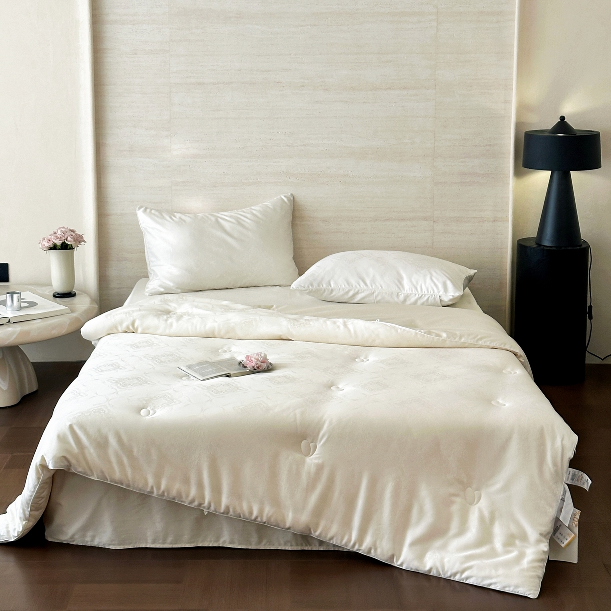 91家纺网 家纺一手货源 找家纺 傲蕾良品 2025新款睡梦森林【高奢养生】蚕丝大豆养生被 典雅白