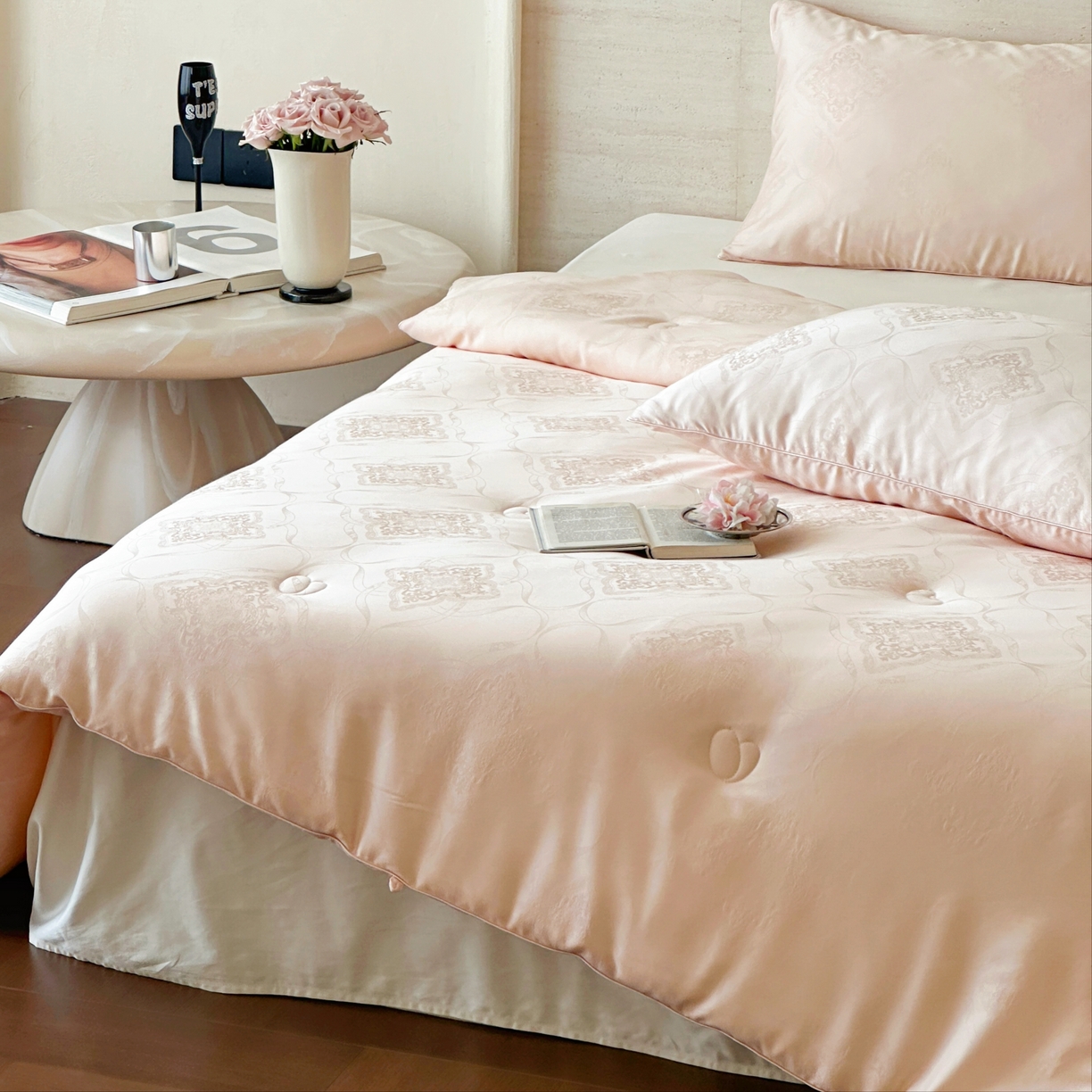 91家纺网 家纺一手货源 找家纺 傲蕾良品 2025新款睡梦森林【高奢养生】蚕丝大豆养生被 藕粉玉