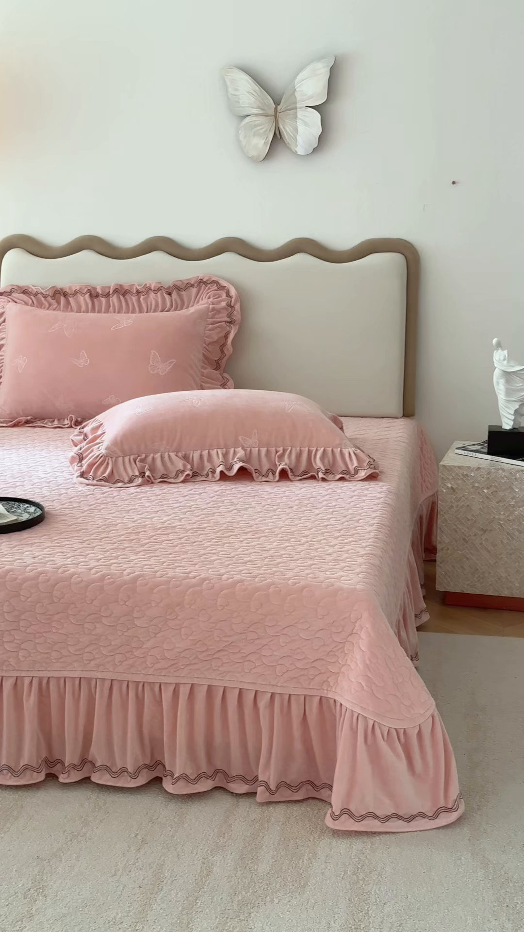 91家纺网 家纺一手货源 找家纺 金绣美居 2025新款婴儿绒多功能床盖款四件套-知音（控价不低于229/239） 知音-新皮粉