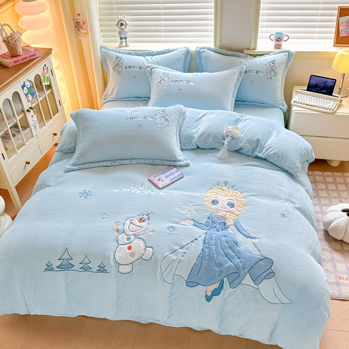 91家纺网 家纺一手货源 找家纺 金绣美居 2025新款卡通贴布绣款牛奶绒四件套-公主 公主蓝