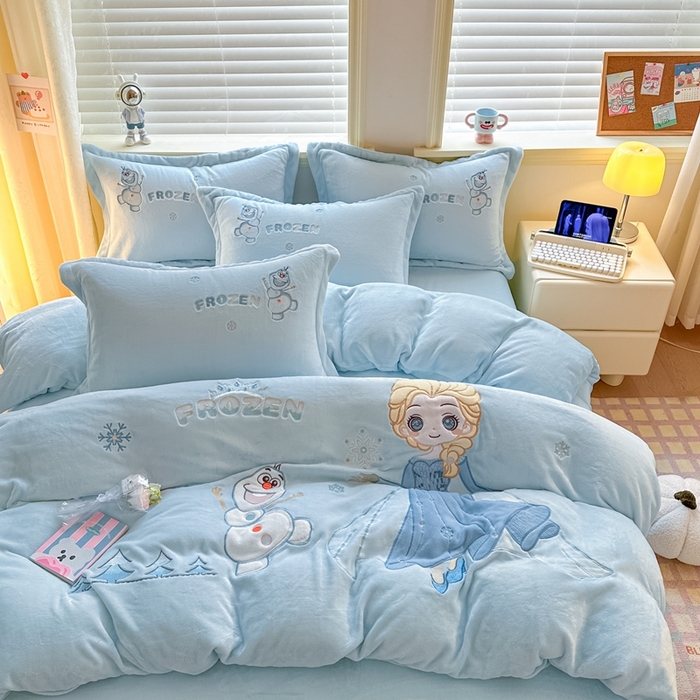 91家纺网 家纺一手货源 找家纺 金绣美居 2025新款卡通贴布绣款牛奶绒四件套-公主 公主蓝