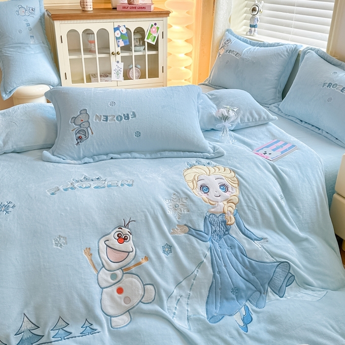 91家纺网 家纺一手货源 找家纺 金绣美居 2025新款卡通贴布绣款牛奶绒四件套-公主 公主蓝