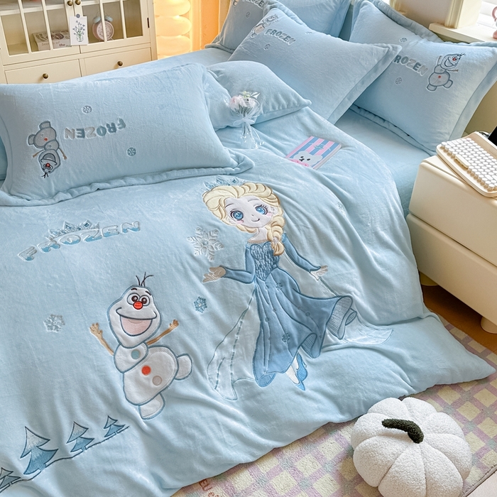 91家纺网 家纺一手货源 找家纺 金绣美居 2025新款卡通贴布绣款牛奶绒四件套-公主 公主蓝