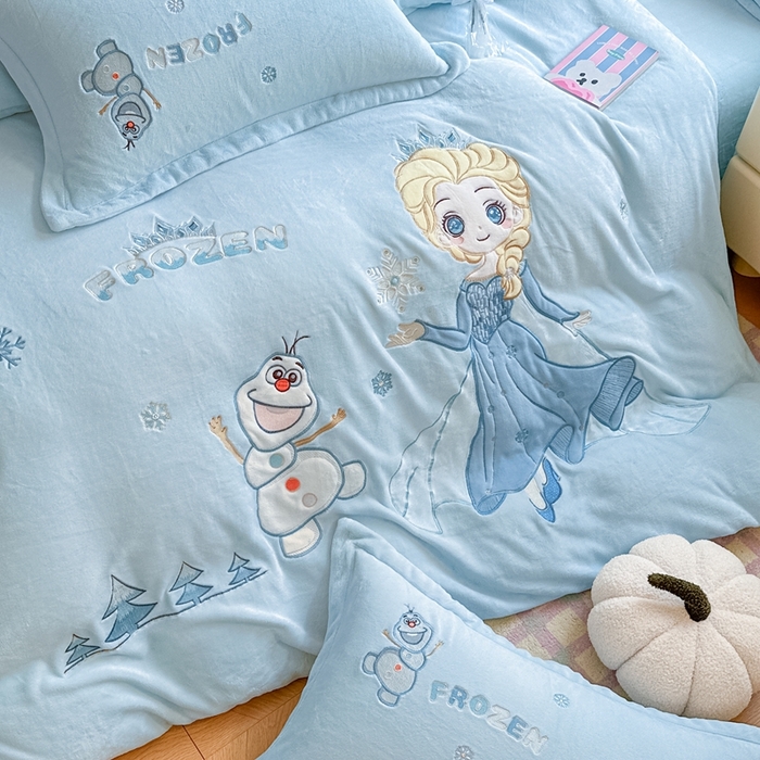 91家纺网 家纺一手货源 找家纺 金绣美居 2025新款卡通贴布绣款牛奶绒四件套-公主 公主蓝