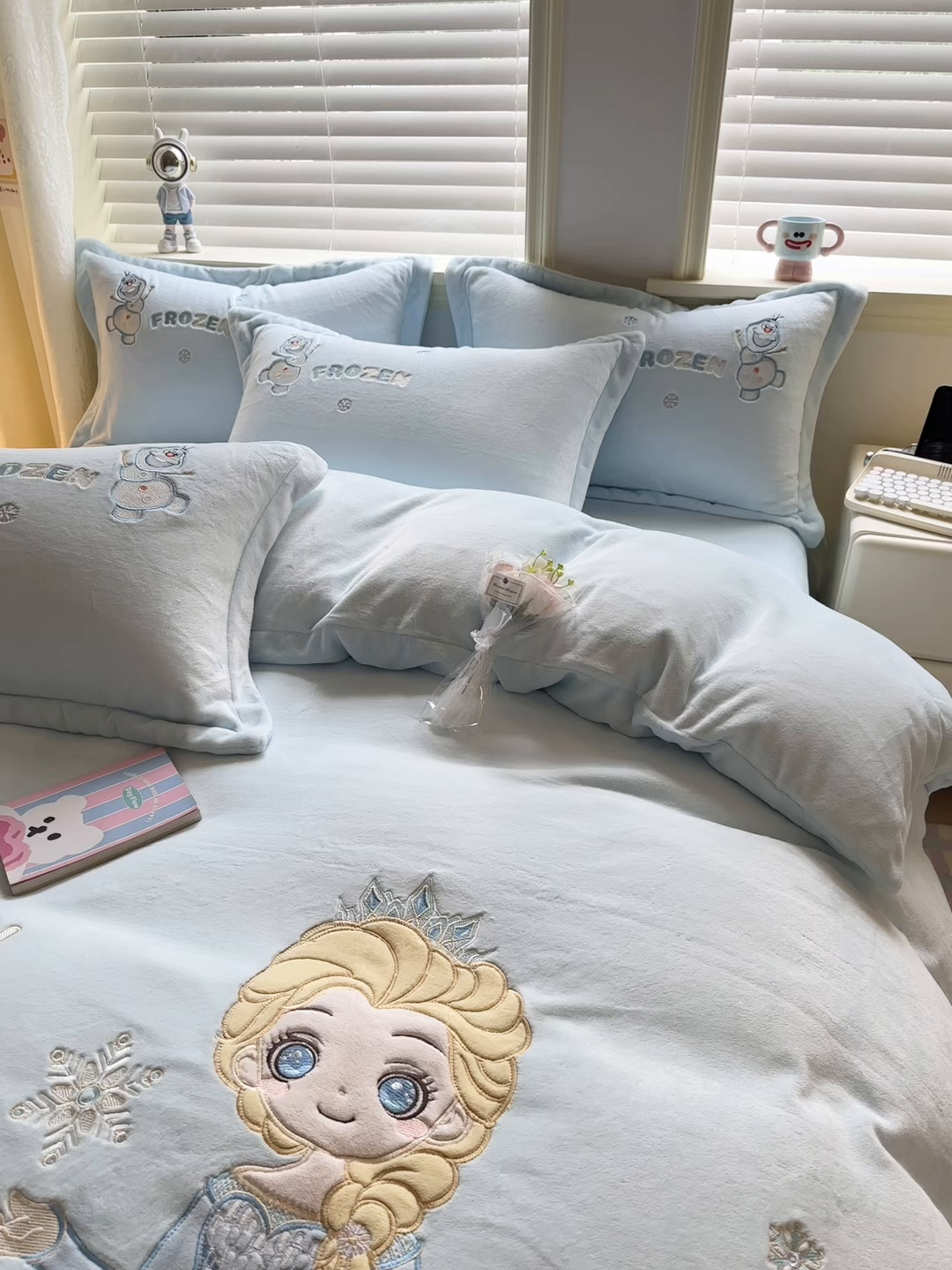 91家纺网 家纺一手货源 找家纺 金绣美居 2025新款卡通贴布绣款牛奶绒四件套-公主 公主蓝