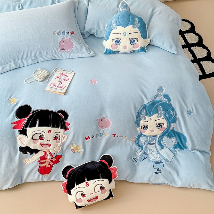 91家纺网 家纺一手货源 找家纺 （总）金绣美居 2025新款卡通贴布绣款牛奶绒四件套-哪吒