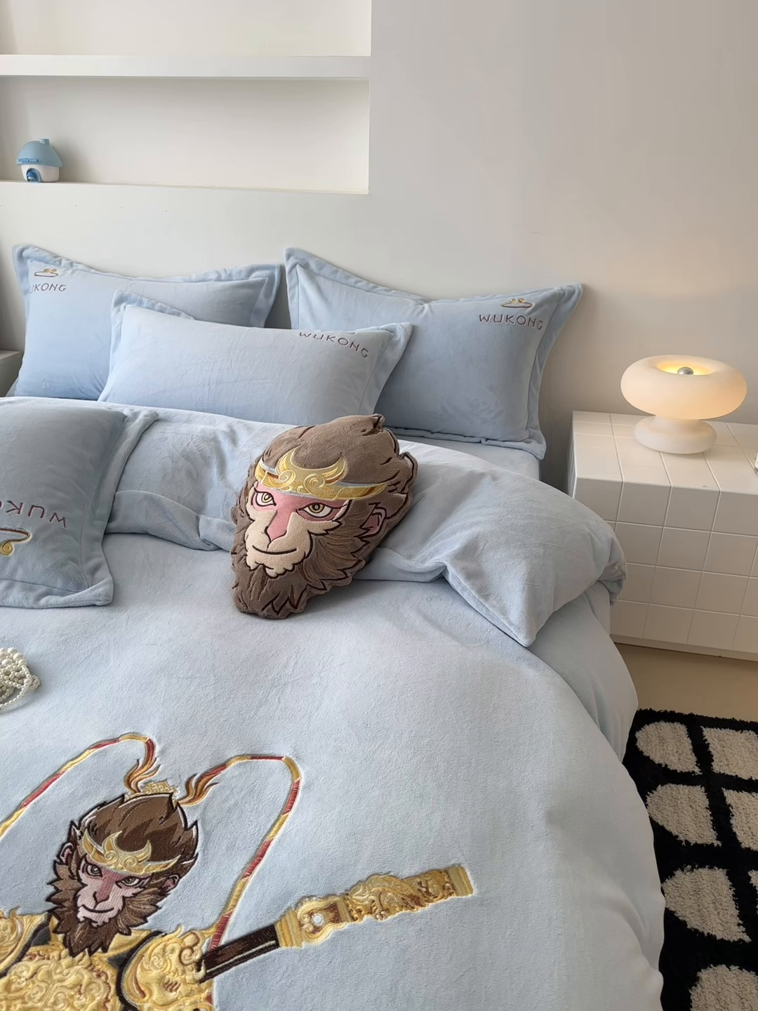 91家纺网 家纺一手货源 找家纺 （总）金绣美居 2025新款卡通贴布绣款牛奶绒四件套-悟空