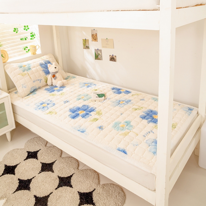 91家纺网 家纺一手货源 找家纺 家喜爱 2025新款暖绒边-加厚牛奶绒学生床褥-第二批 花开朵朵