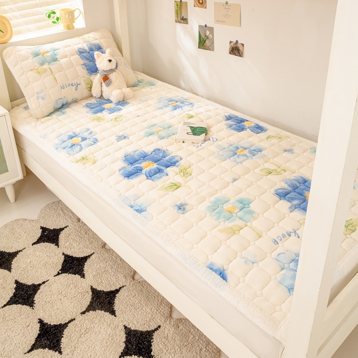 91家纺网 家纺一手货源 找家纺 家喜爱 2025新款暖绒边-加厚牛奶绒学生床褥-第二批 花开朵朵