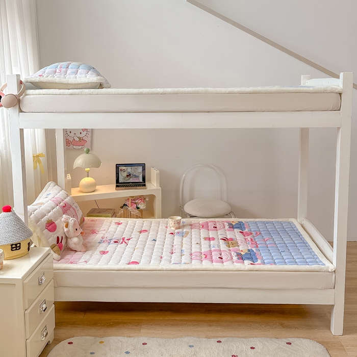 91家纺网 家纺一手货源 找家纺 家喜爱 2025新款暖绒边-加厚牛奶绒学生床褥-第二批 草莓布布