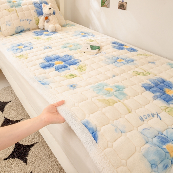 91家纺网 家纺一手货源 找家纺 家喜爱 2025新款暖绒边-加厚牛奶绒学生床褥-第二批 花开朵朵